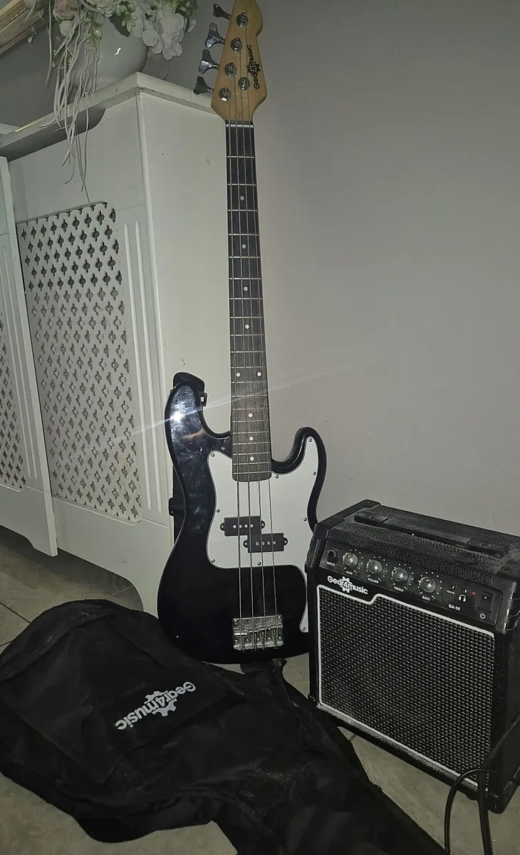 Bass Guitar & Amp (guitar strap & bag)