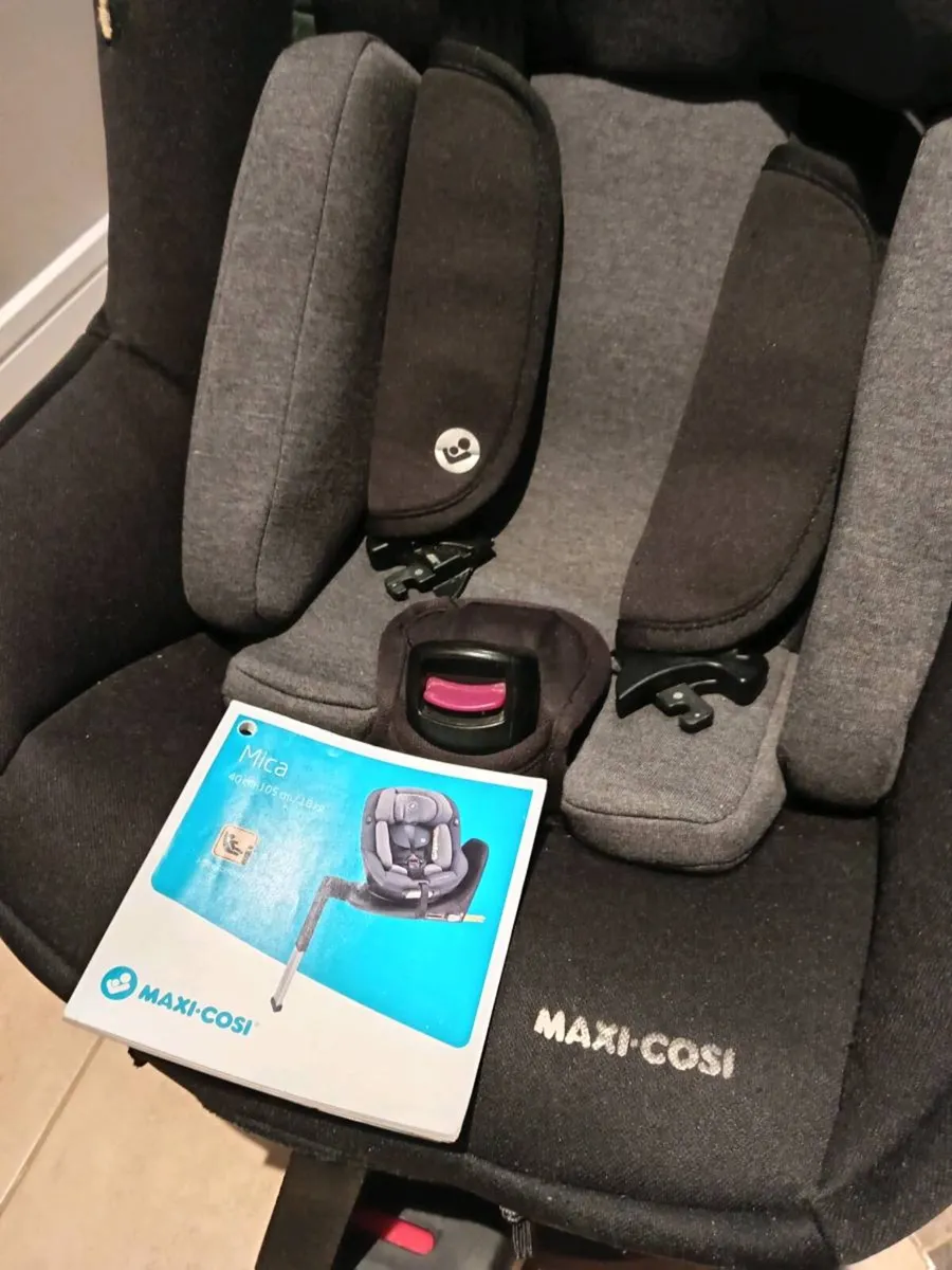 Maxi Cosi Car Seat - Image 1