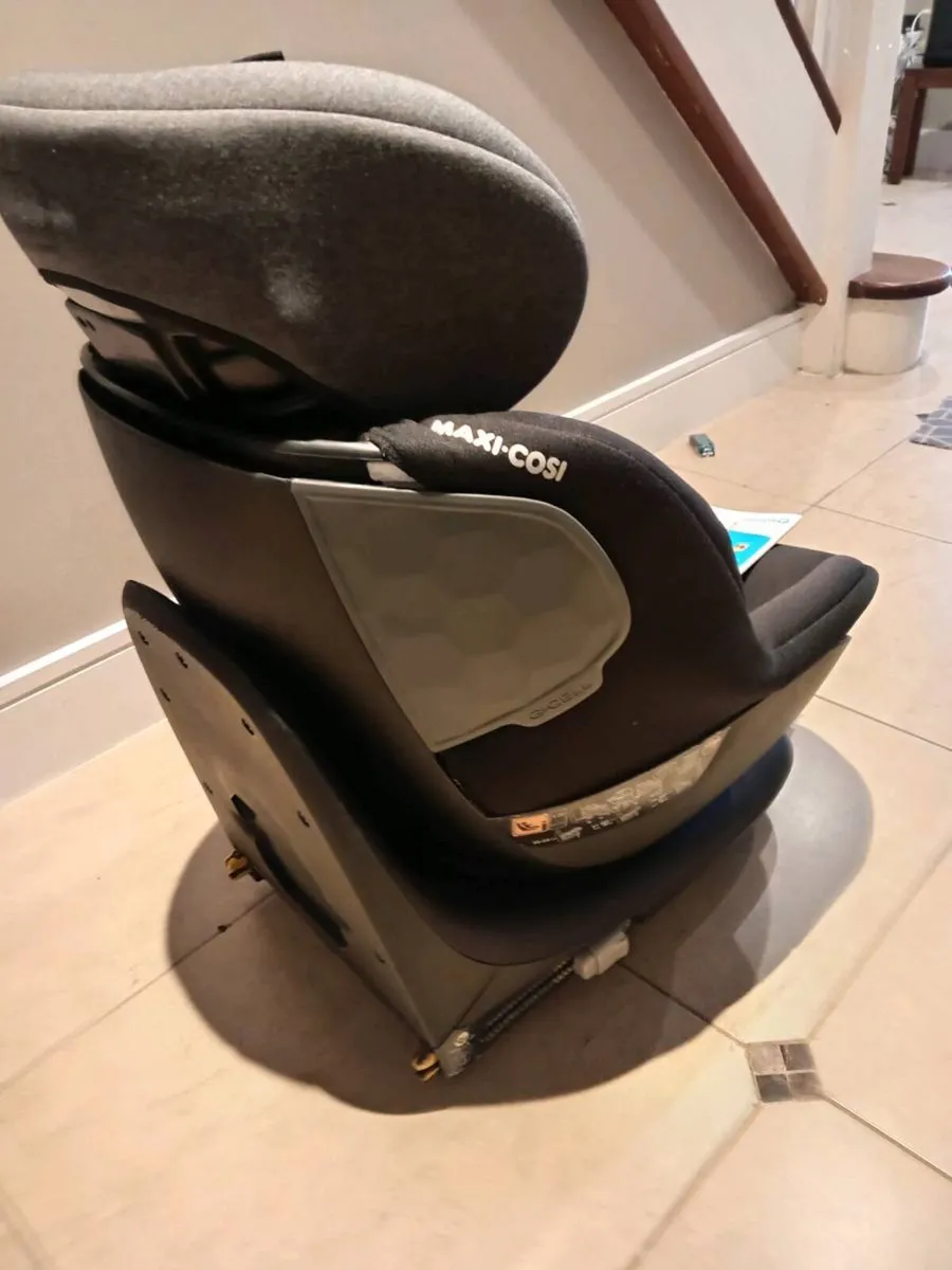 Maxi Cosi Car Seat - Image 3