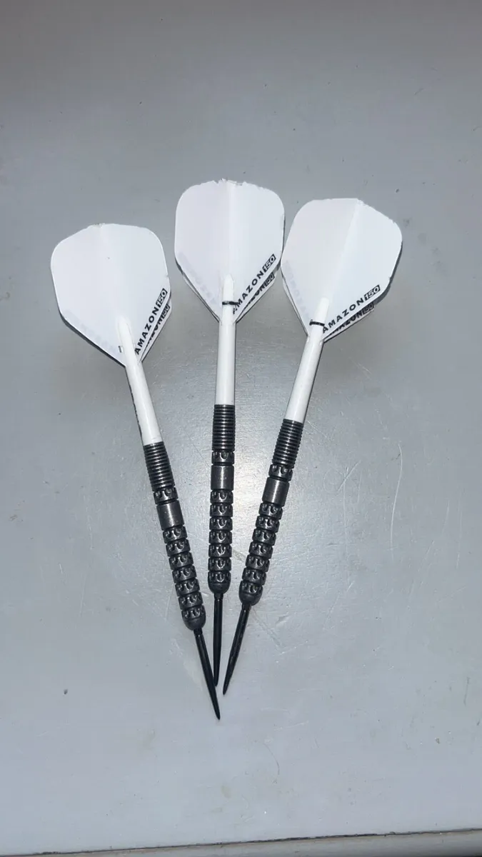 Luke Littler Gen 1 pixel grip 23g darts - Image 1