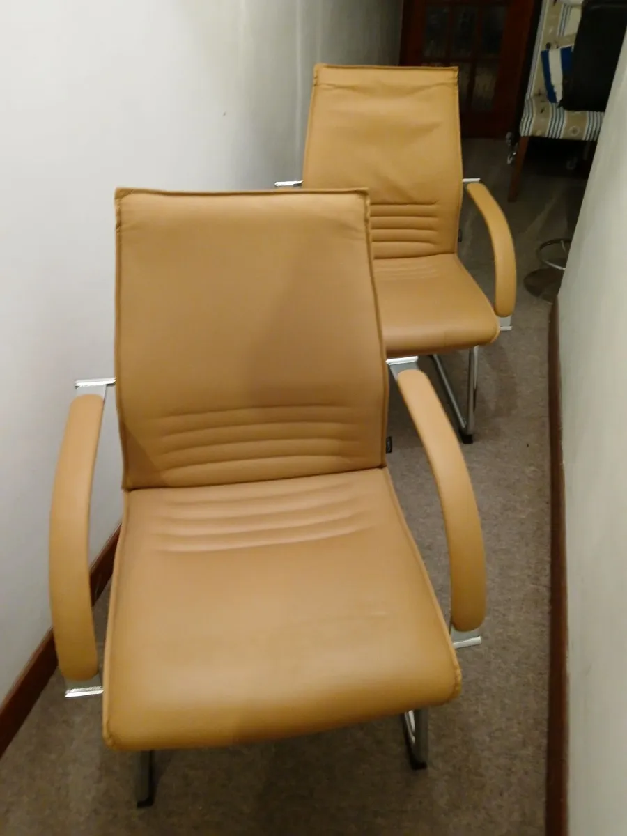 Office receotion chairs 💺 💺  lot of (2)... - Image 1