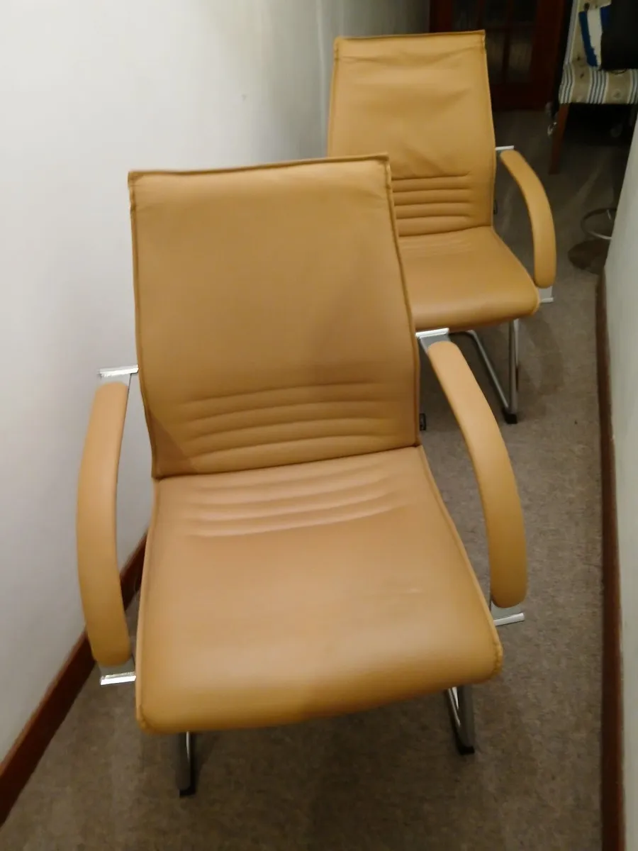 Office receotion chairs 💺 💺  lot of (2)... - Image 4