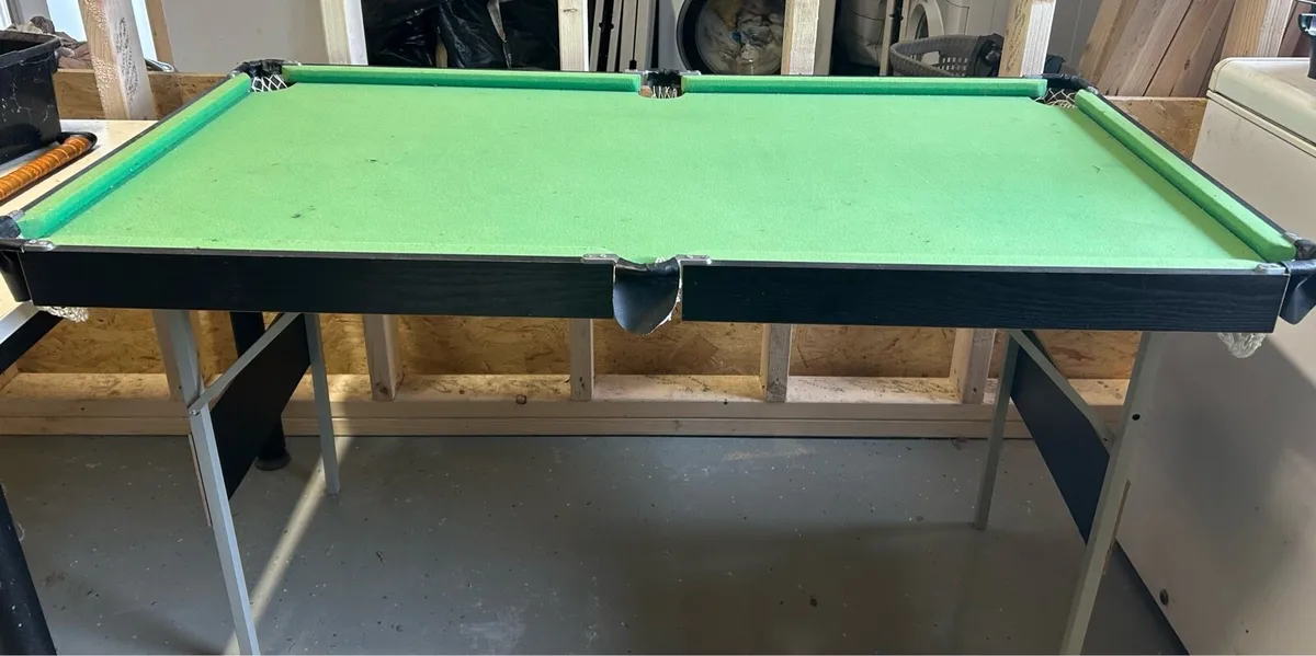 Kids pool table