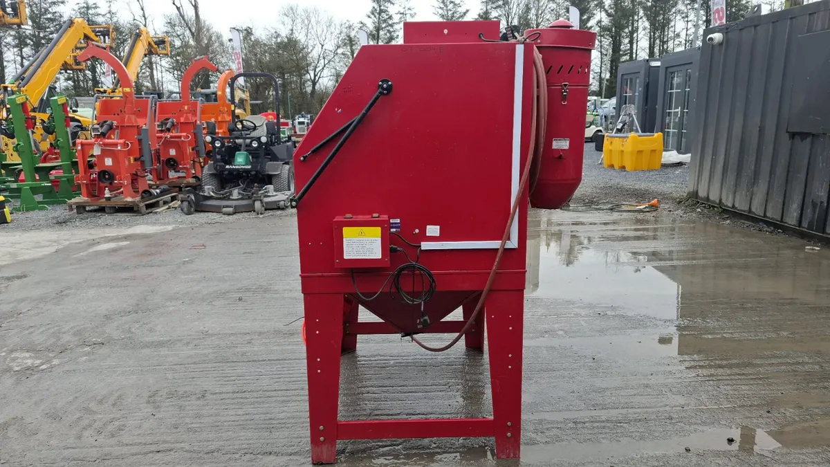 V-Tuff SBC990 240V Sand Blasting Cabinet - Image 4