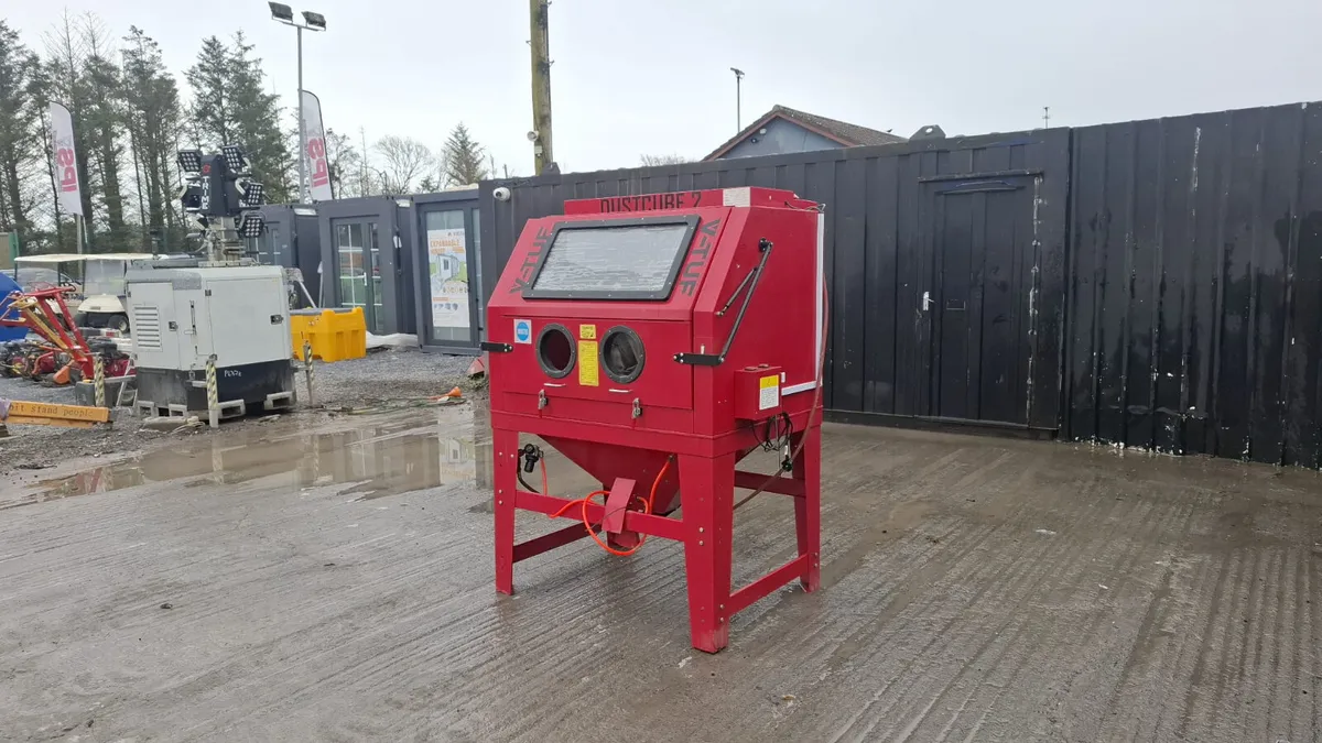 V-Tuff SBC990 240V Sand Blasting Cabinet - Image 3