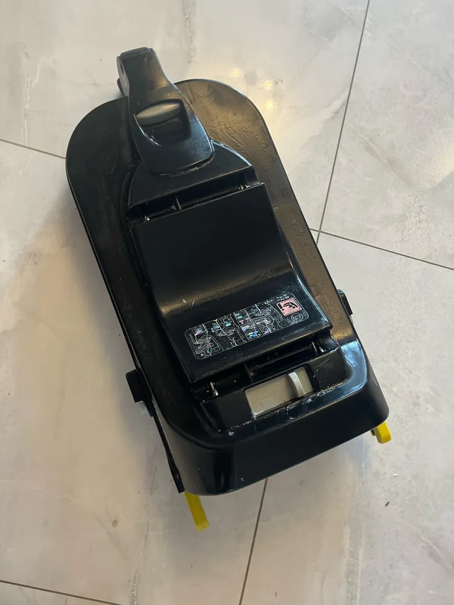 Maxi cosi car seat & isofix base - Image 2