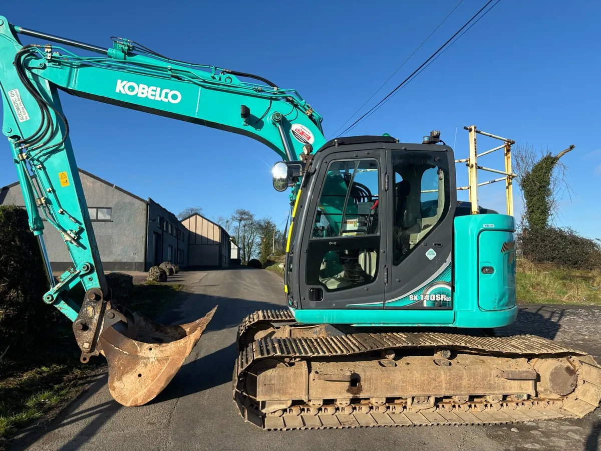 Digger  kobelco not hitachi case cat jcb - Image 1