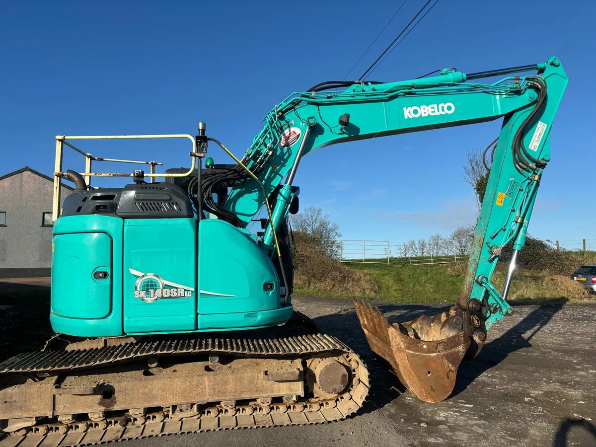 Digger  kobelco not hitachi case cat jcb - Image 3