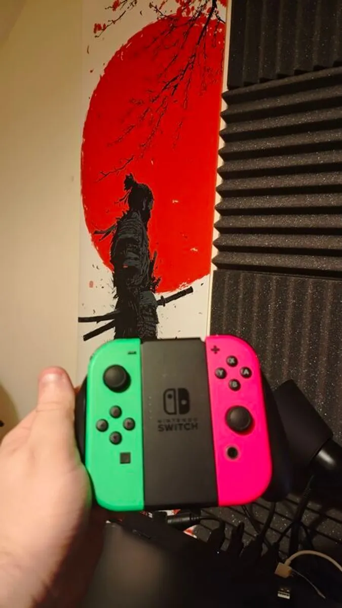 Nintendo Switch Oled + 512gb + Covers + 2 extra Joy-Con - Image 3