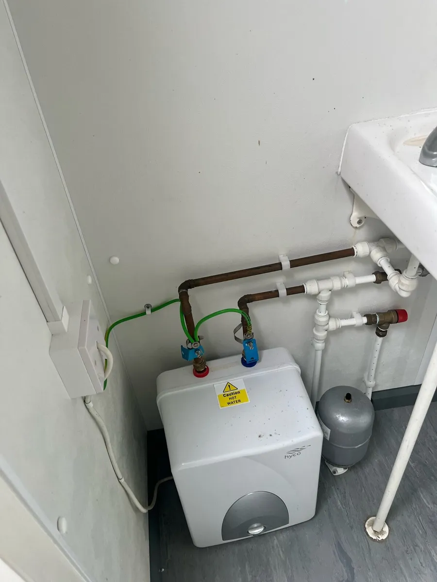 Toilet block - Image 3