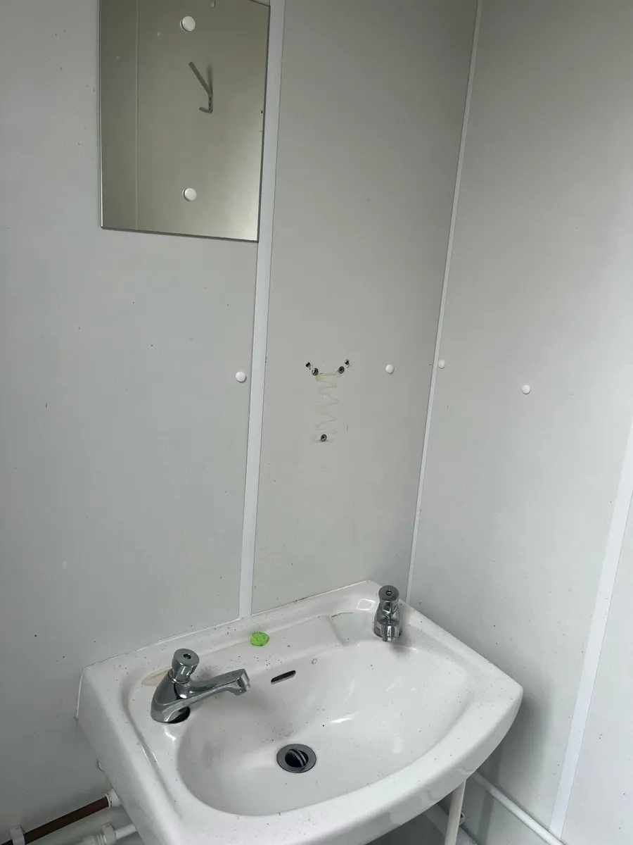 Toilet block - Image 4