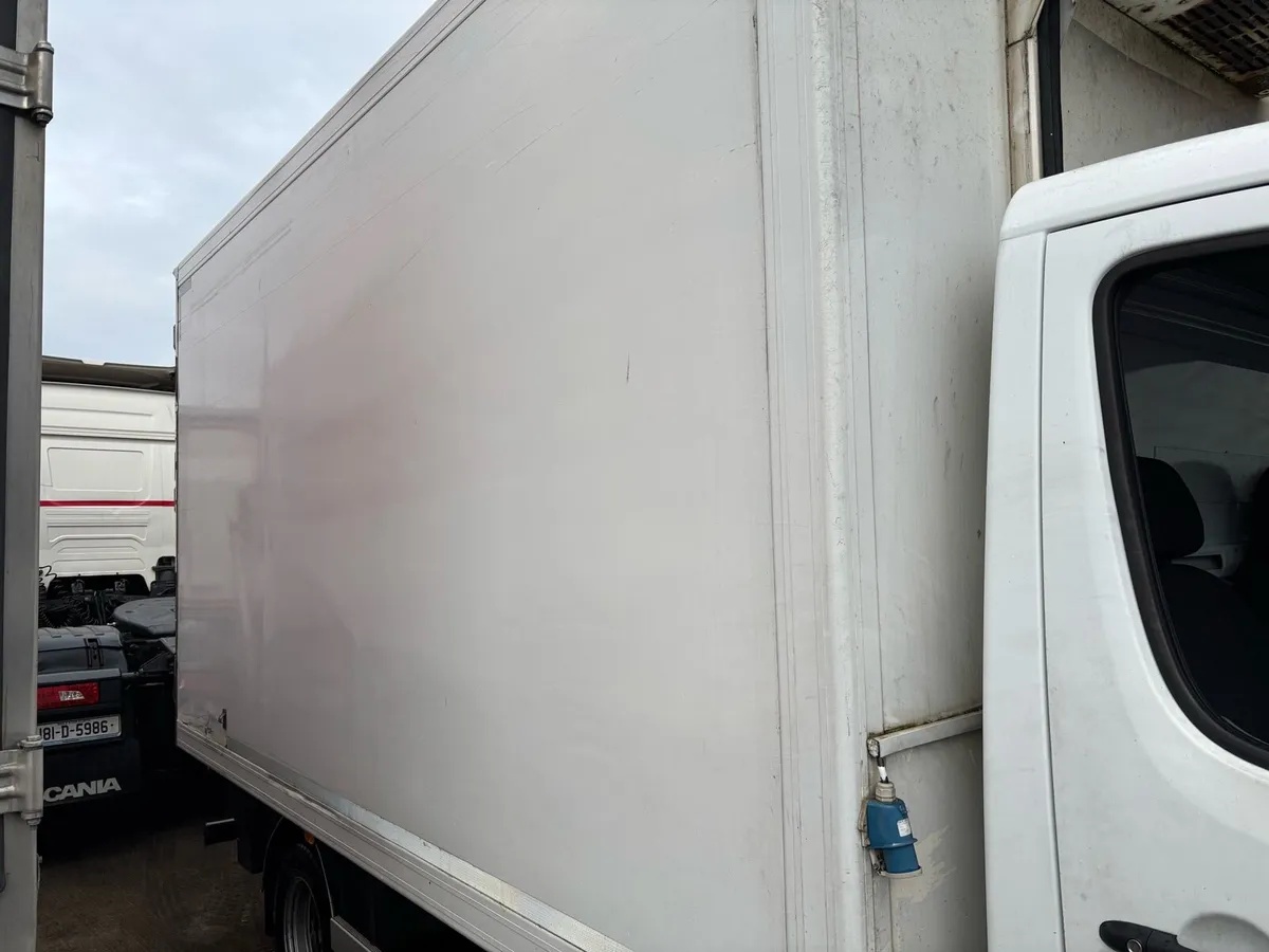 14ft Insulated truck body - Image 1