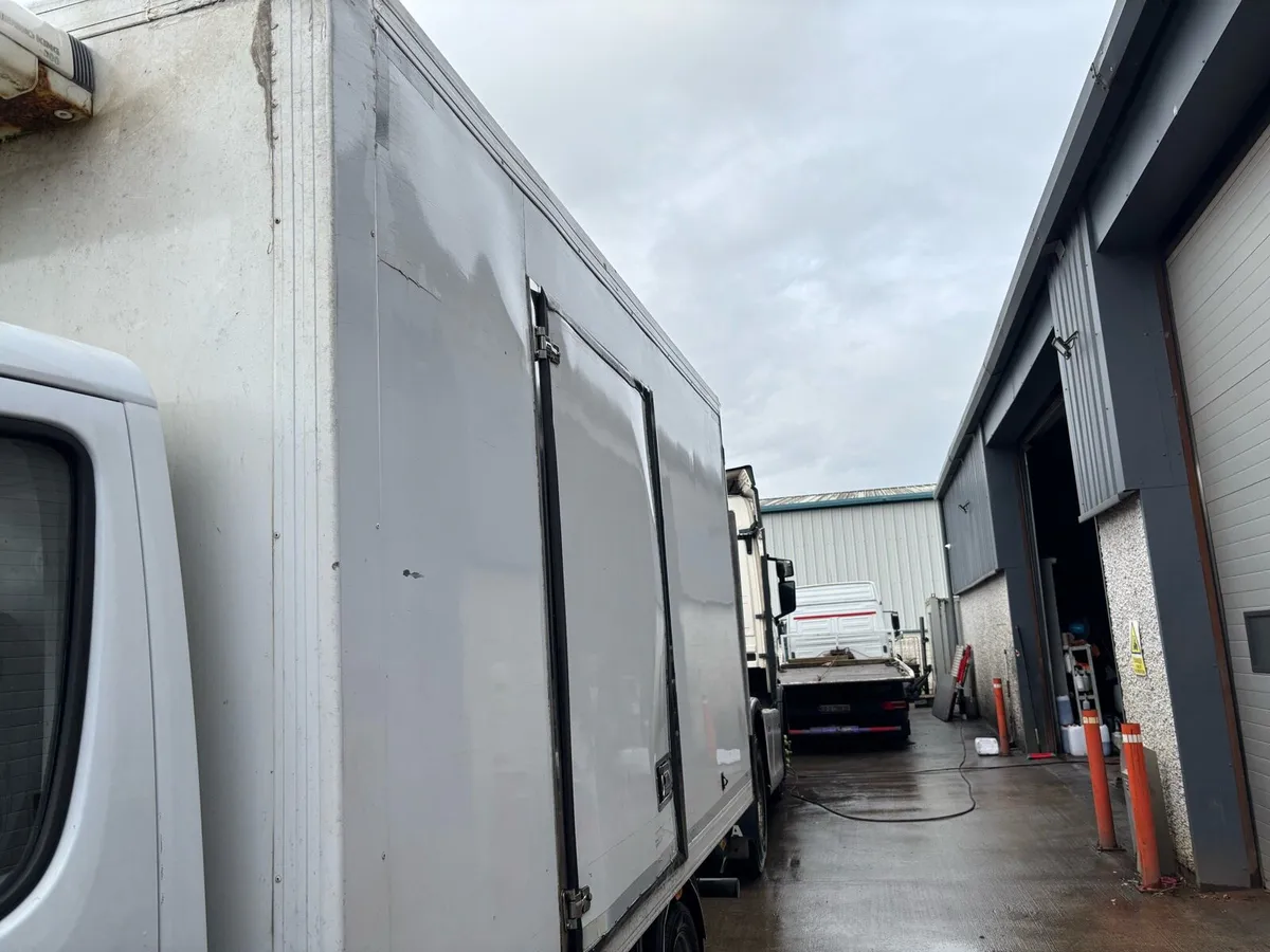 14ft Insulated truck body - Image 3