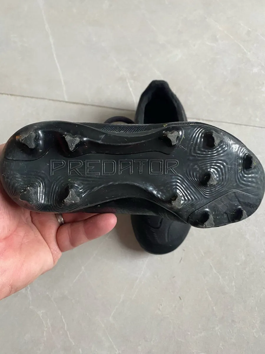 Kids Adidas football boots - Image 3