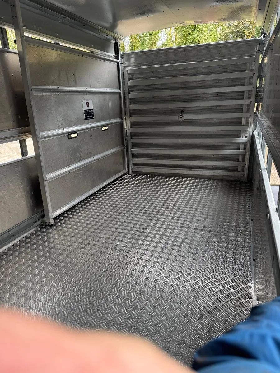 Ifor Williams 12ft Cattle Trailer – As New - Image 2