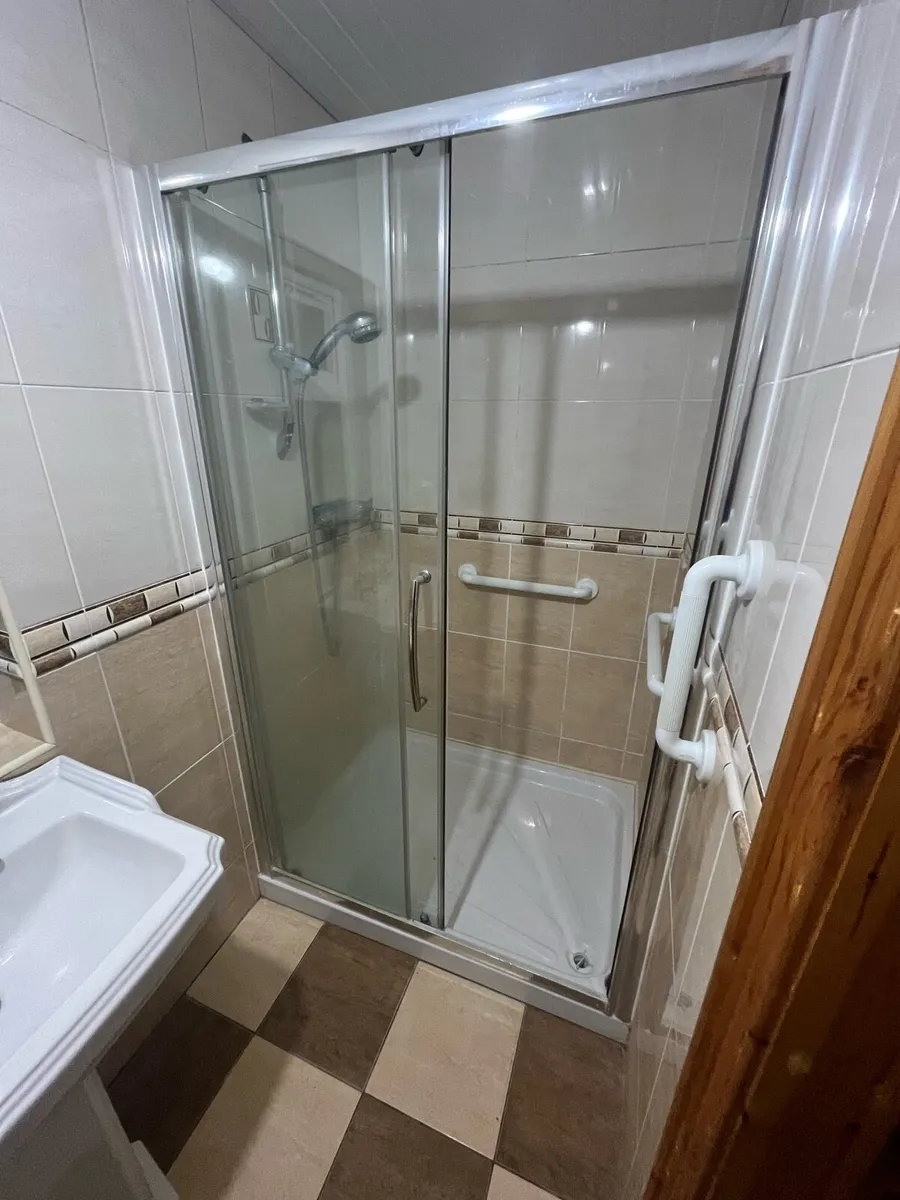 Bathroom clearance - Image 3