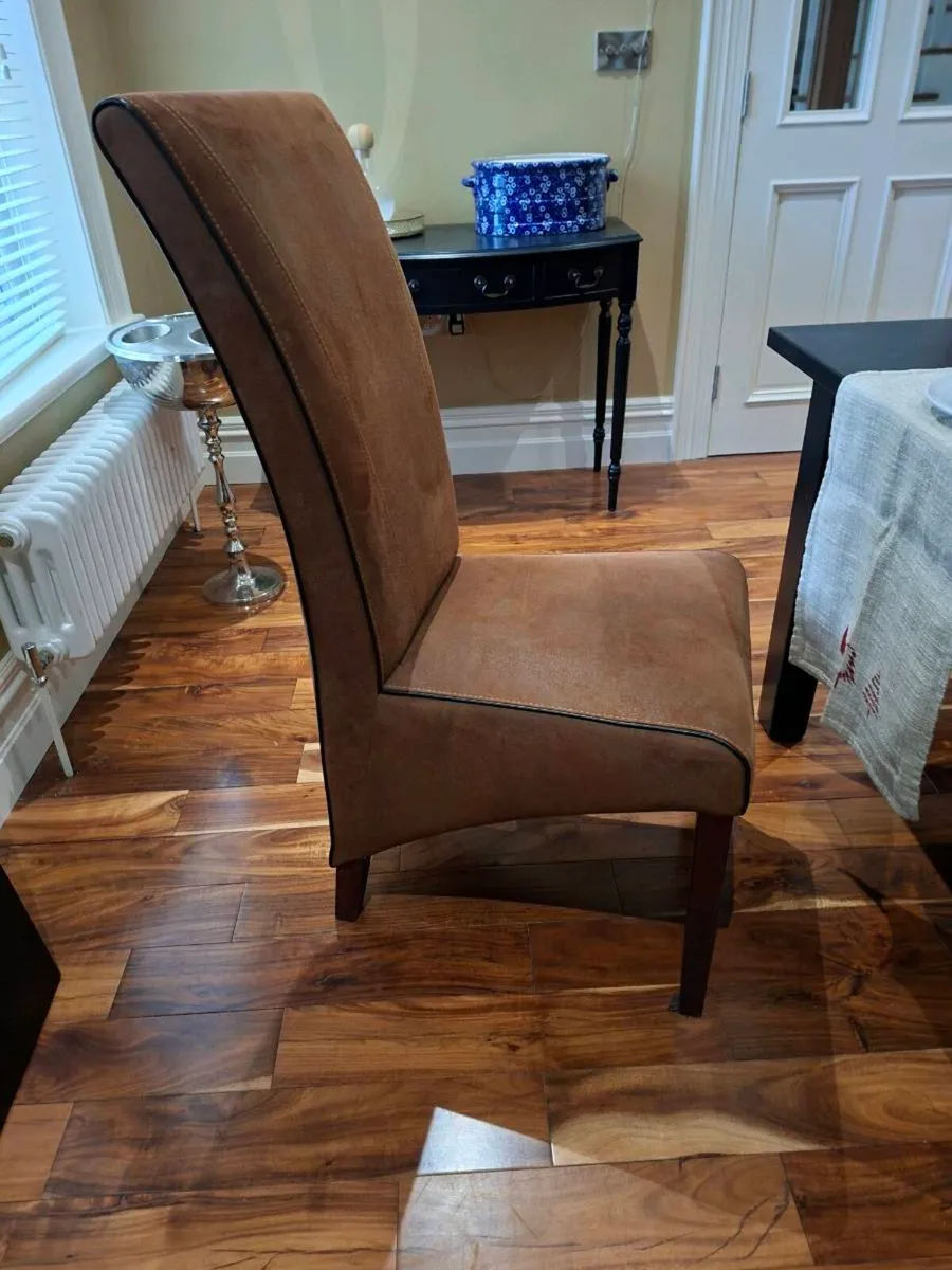 6 Seater Dining Table and Chairs, as new - Image 2