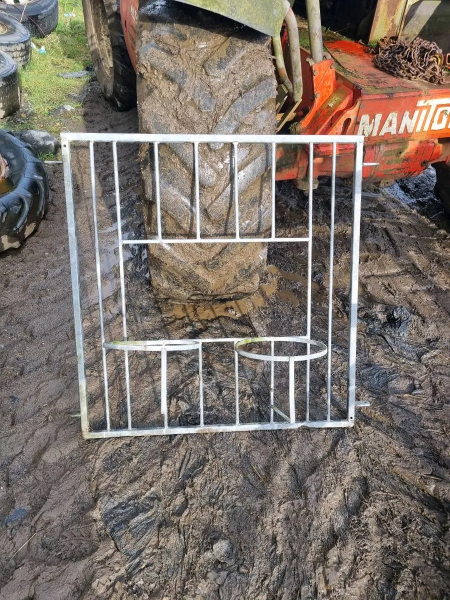 Calf feed gates - Image 1