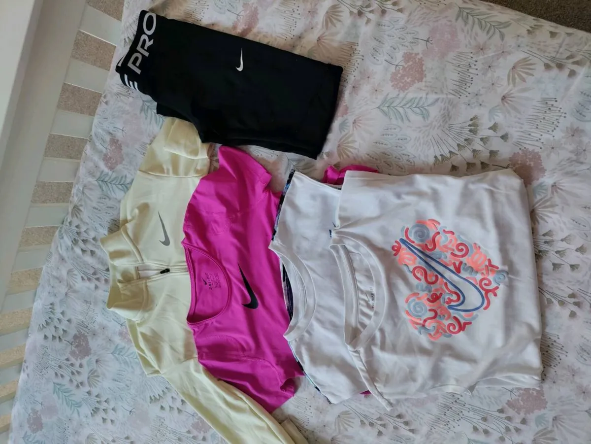 Girls Nike bundle size S €15