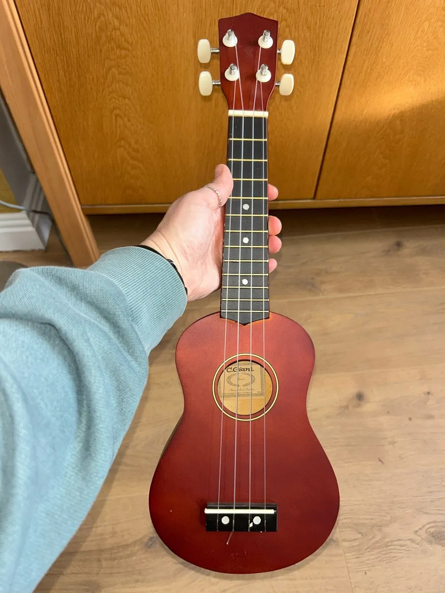 Ukulele - Image 1