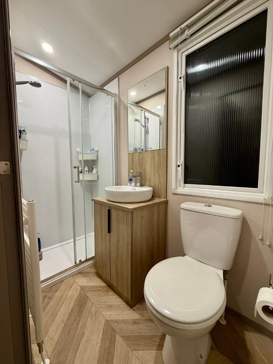 Spacious 3 bed mobile home in excellant condition. - Image 3