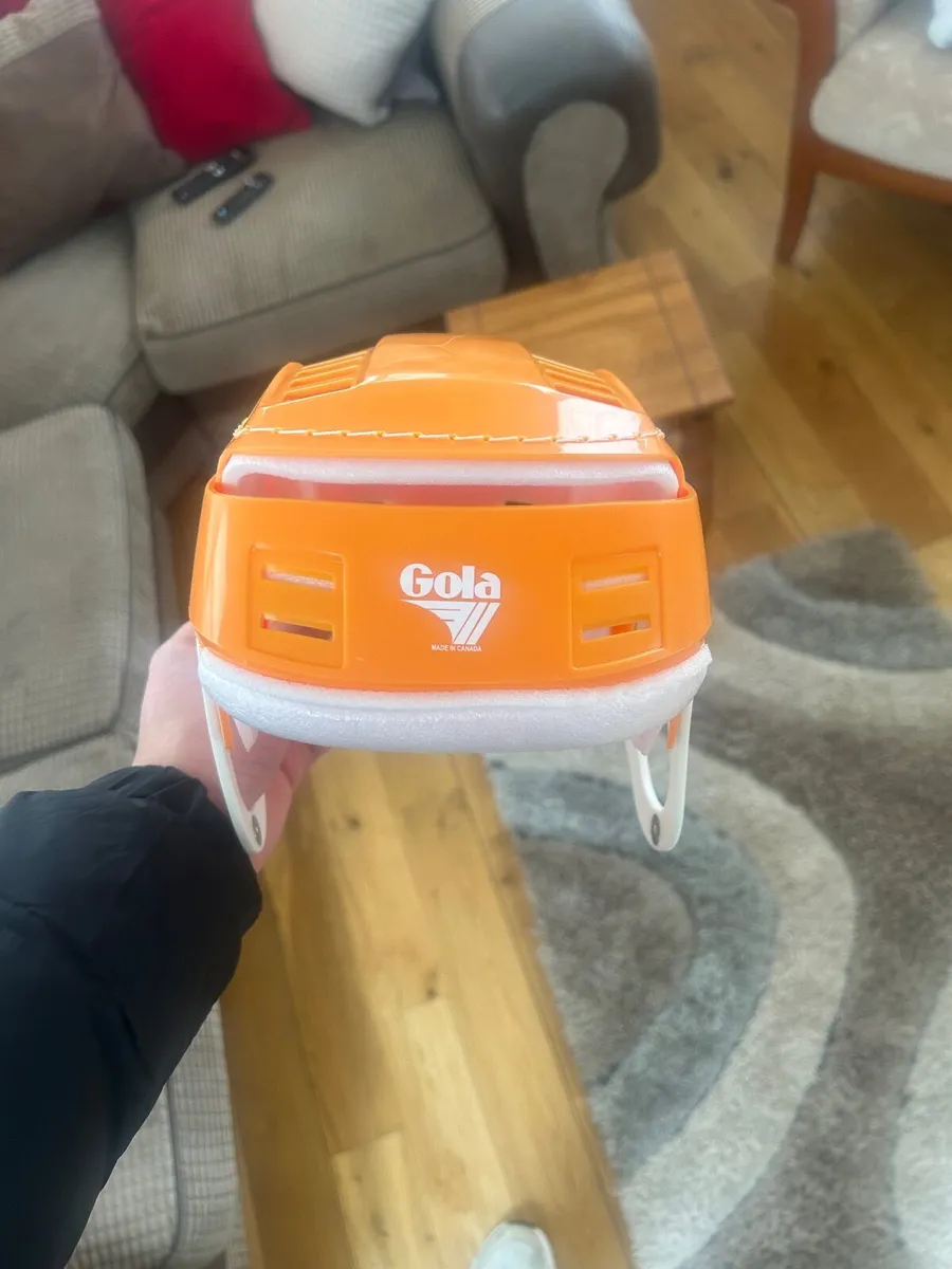 Gola helmet - Image 1