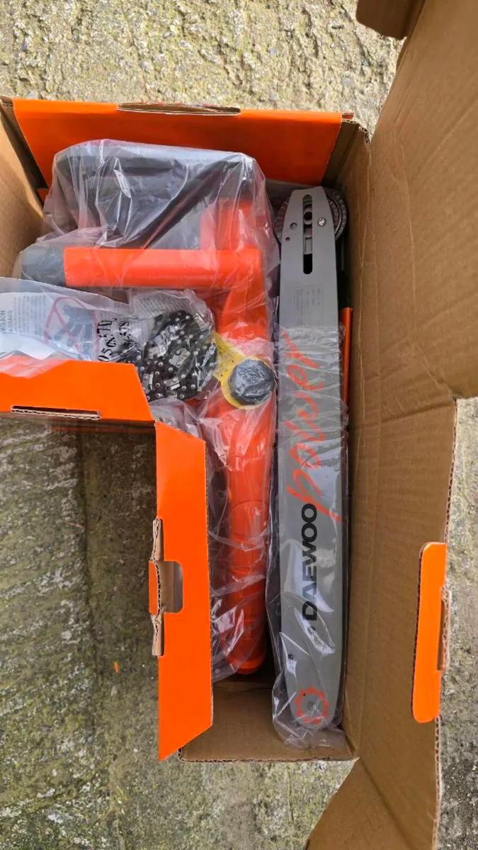 Unused Electric Daewoo Chainsaw - Image 3