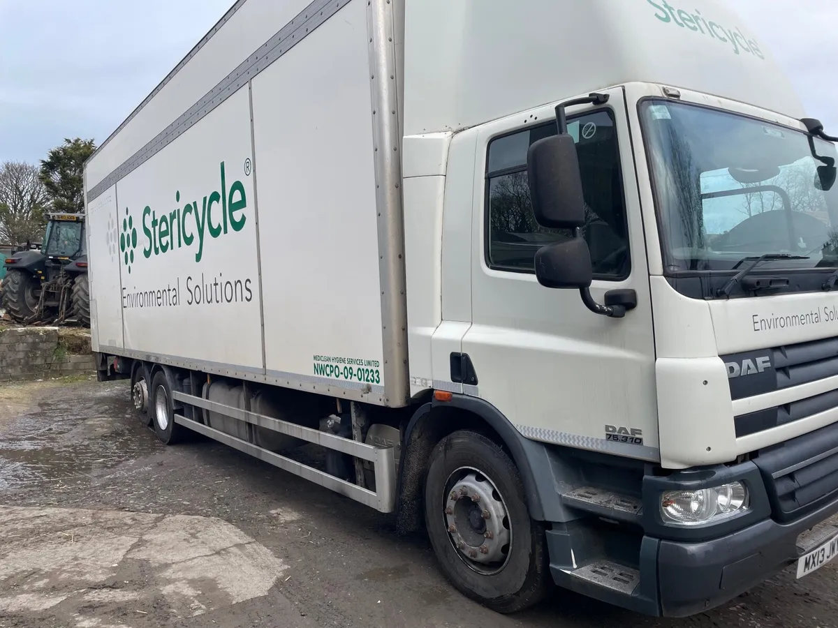 Daf 75/310 rigid box truck - Image 2