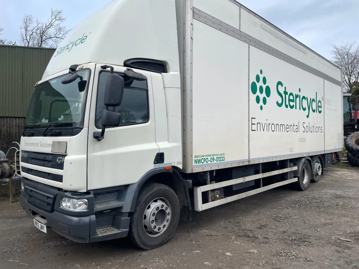 Daf 75/310 rigid box truck - Image 1