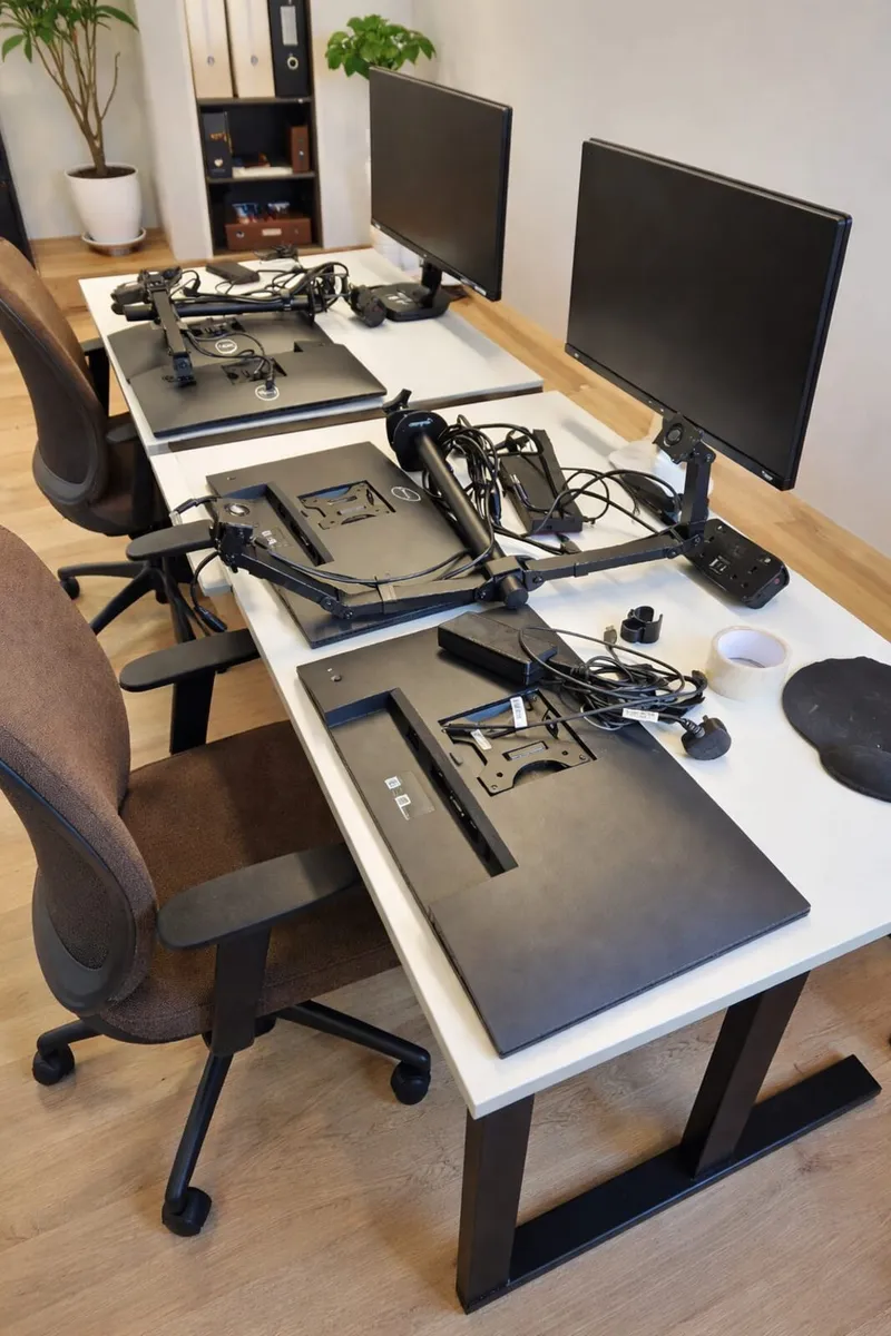 Dell UltraSharp Monitors 24" ( 2 for €110) - Image 1