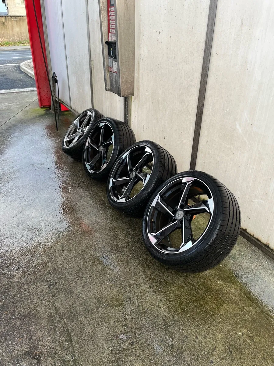 19” TTRS Twist - Image 1