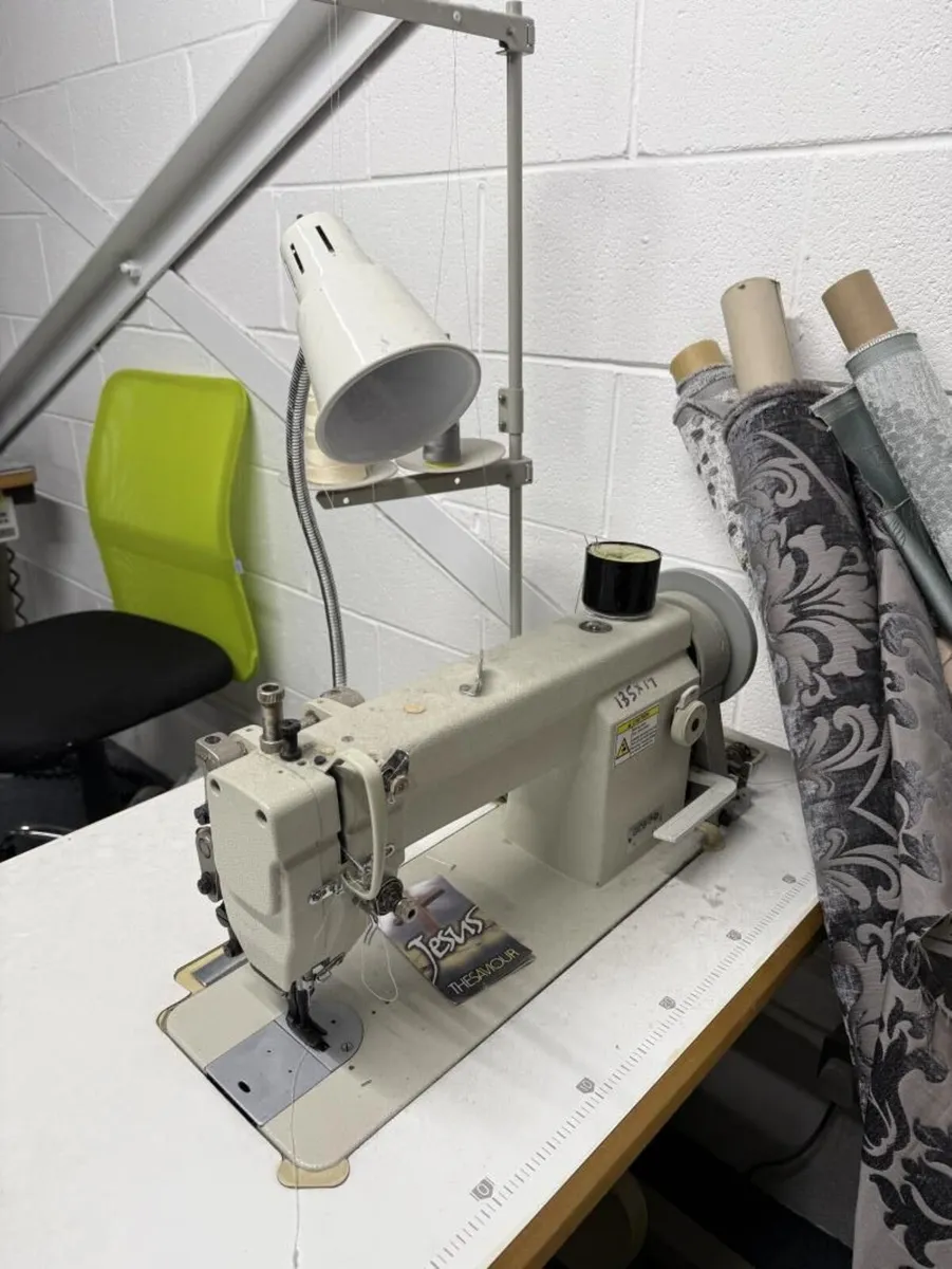 Sewing Machines **Online Auction** - Image 3