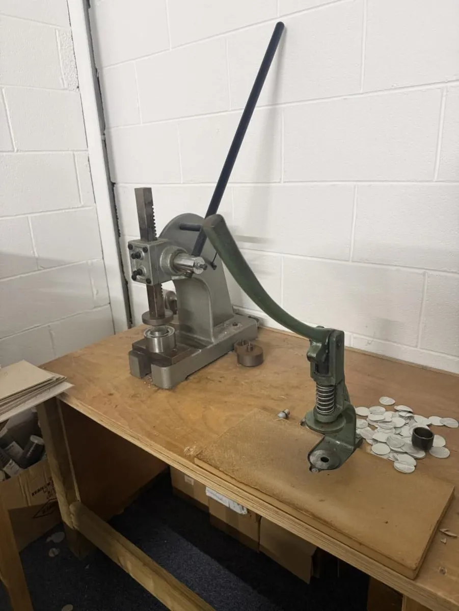 Sewing Machines **Online Auction** - Image 4