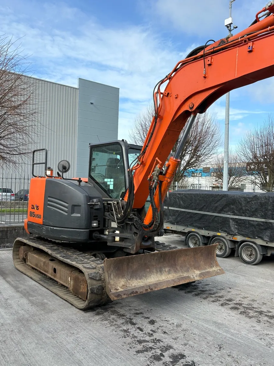 2018 hitachi zx85-5a - Image 2