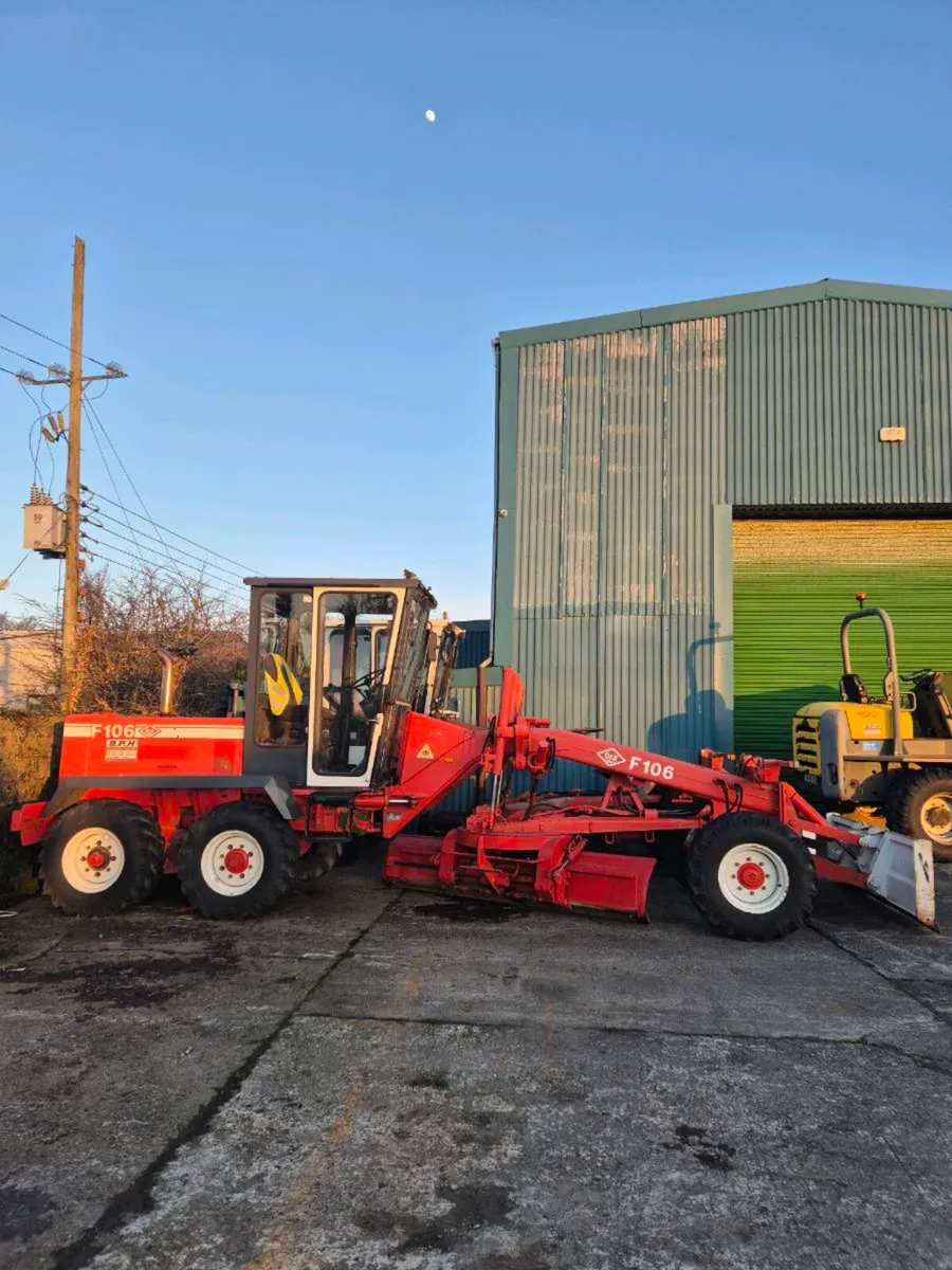 Rollers and road graders.    Self Drive - Image 1
