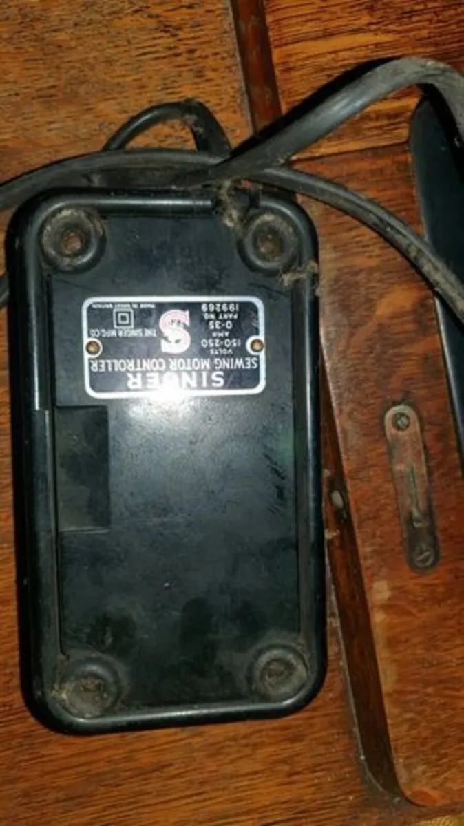 Antique Singer Fifteen K Sewing Machine - Image 3