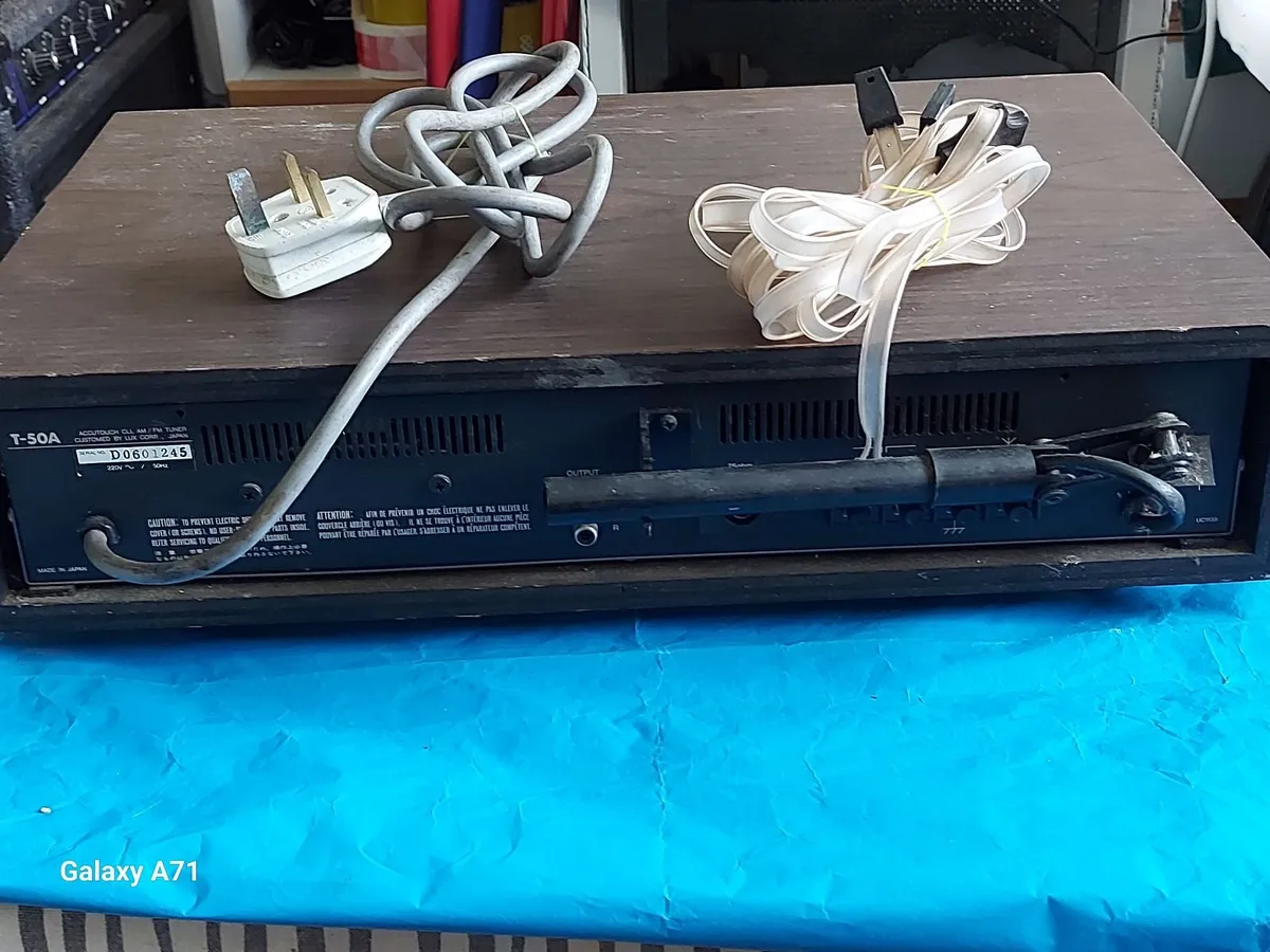 Luxman T-50A ACCULOCK CLL AM FM Stereo Tuner - Image 2