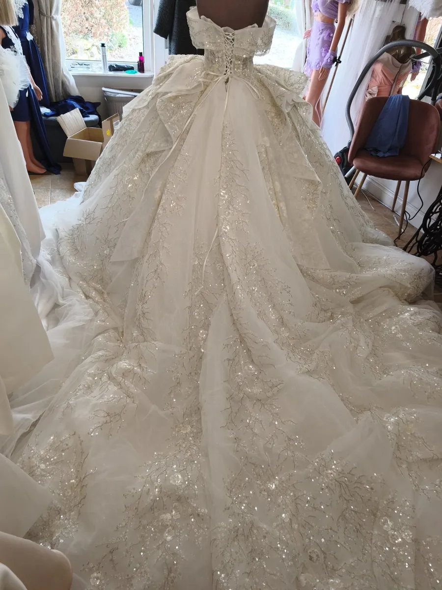 Wedding dress - Image 2