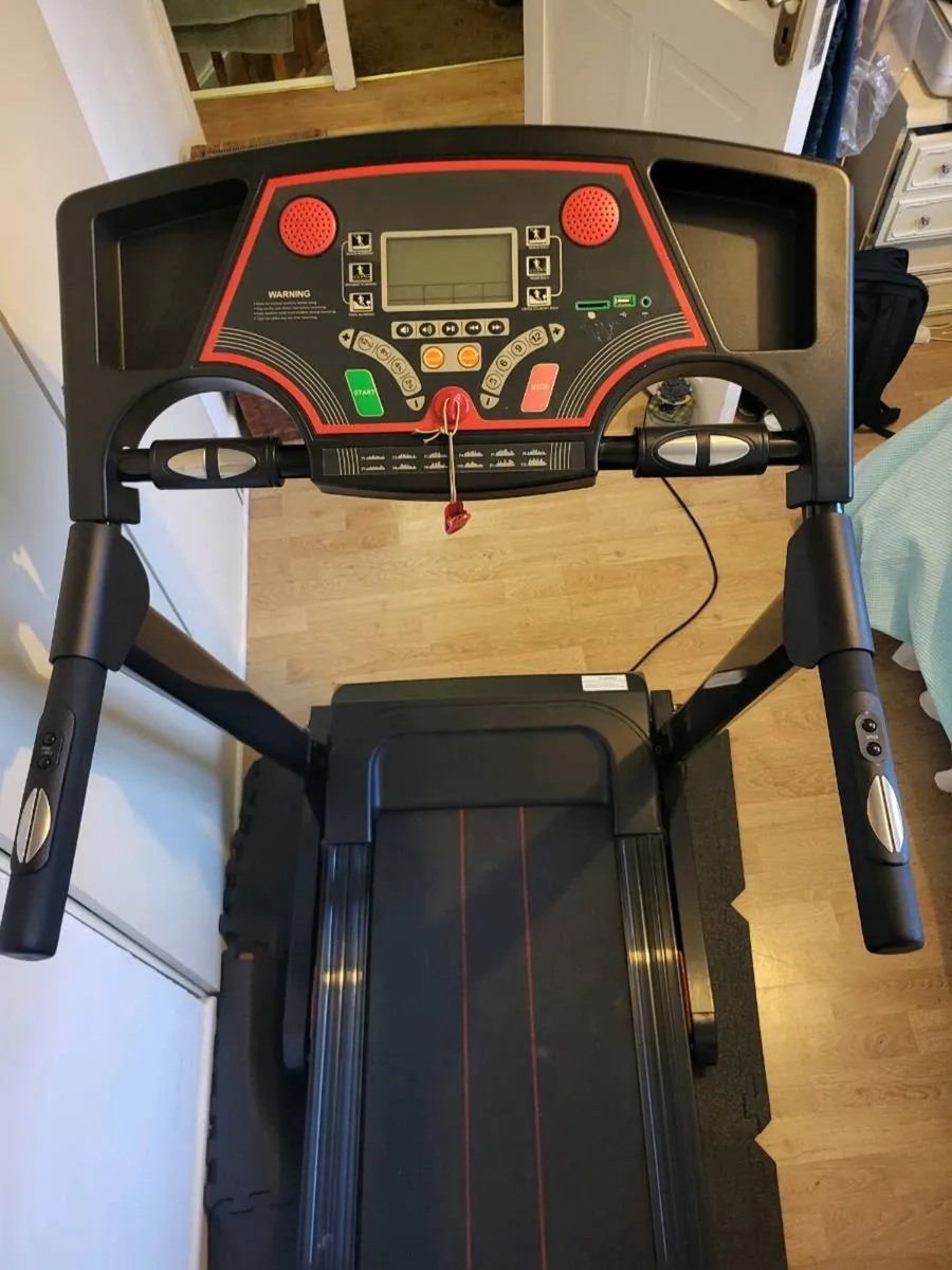 EBS folding Treadmill with automatic incline - Image 1