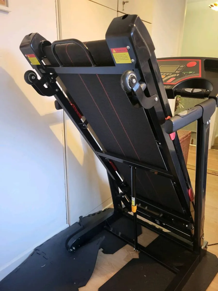 EBS folding Treadmill with automatic incline - Image 3