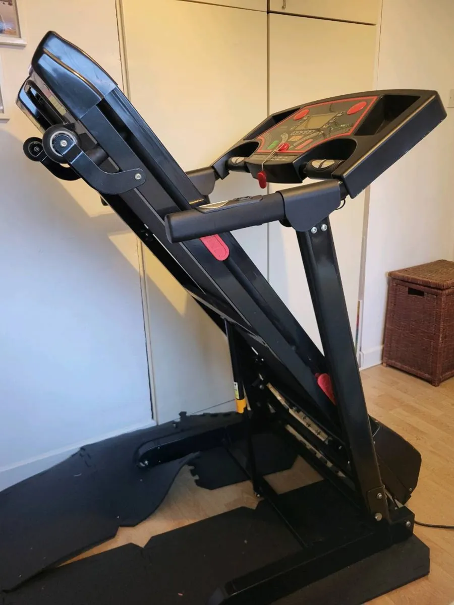 EBS folding Treadmill with automatic incline - Image 4