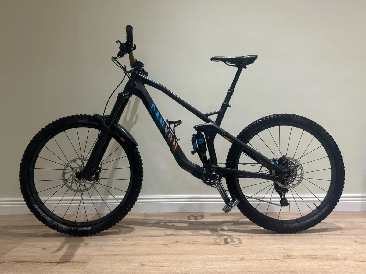 Canyon strive C.F 8.0  race (Mountain bike) - Image 1