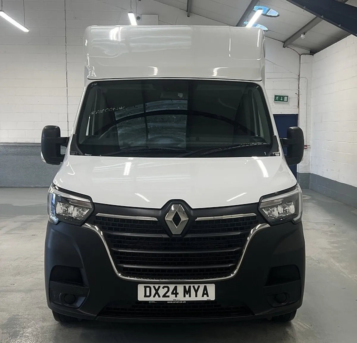 2024 Renault Master Luton Box Low Loader Van - Image 4