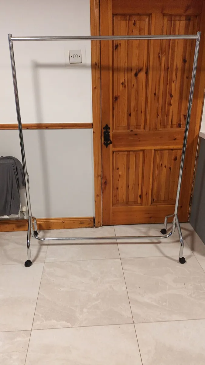 Clothes rail
