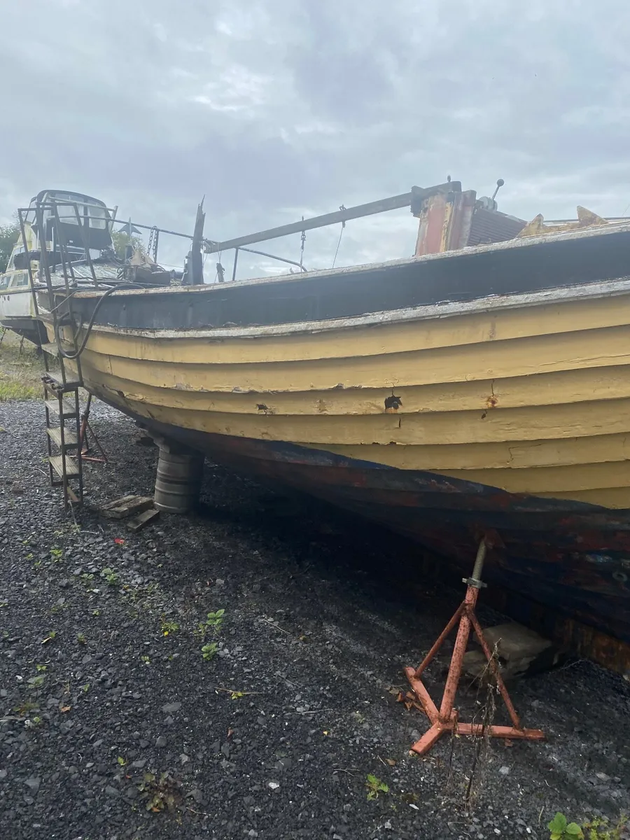Wooden trawler - Image 2
