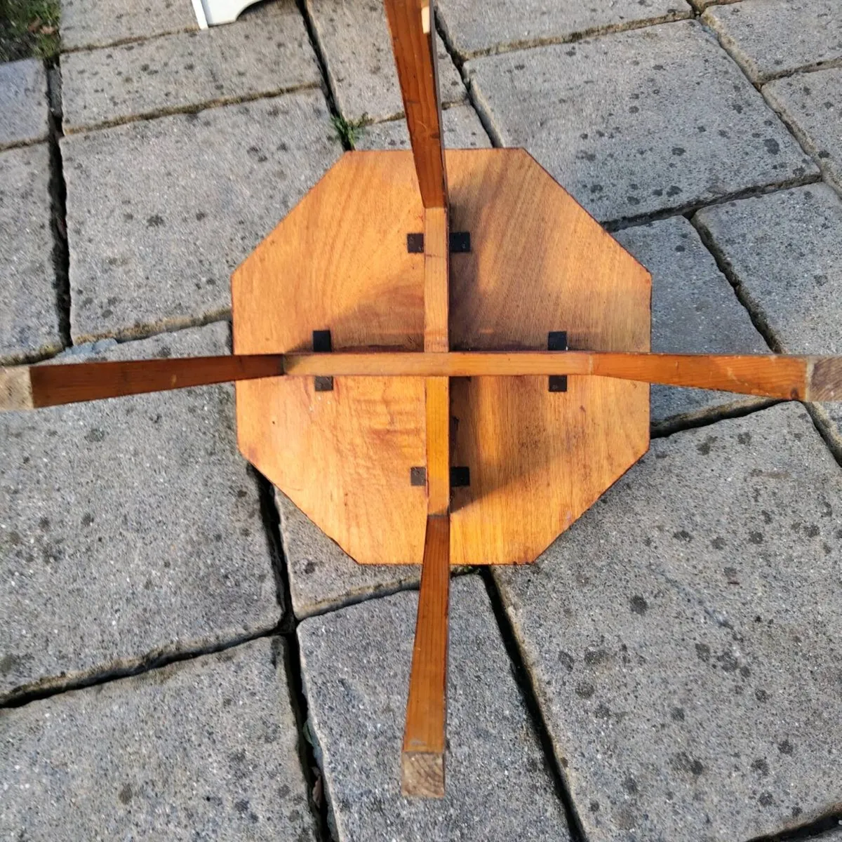 Octagonal Table - Image 3