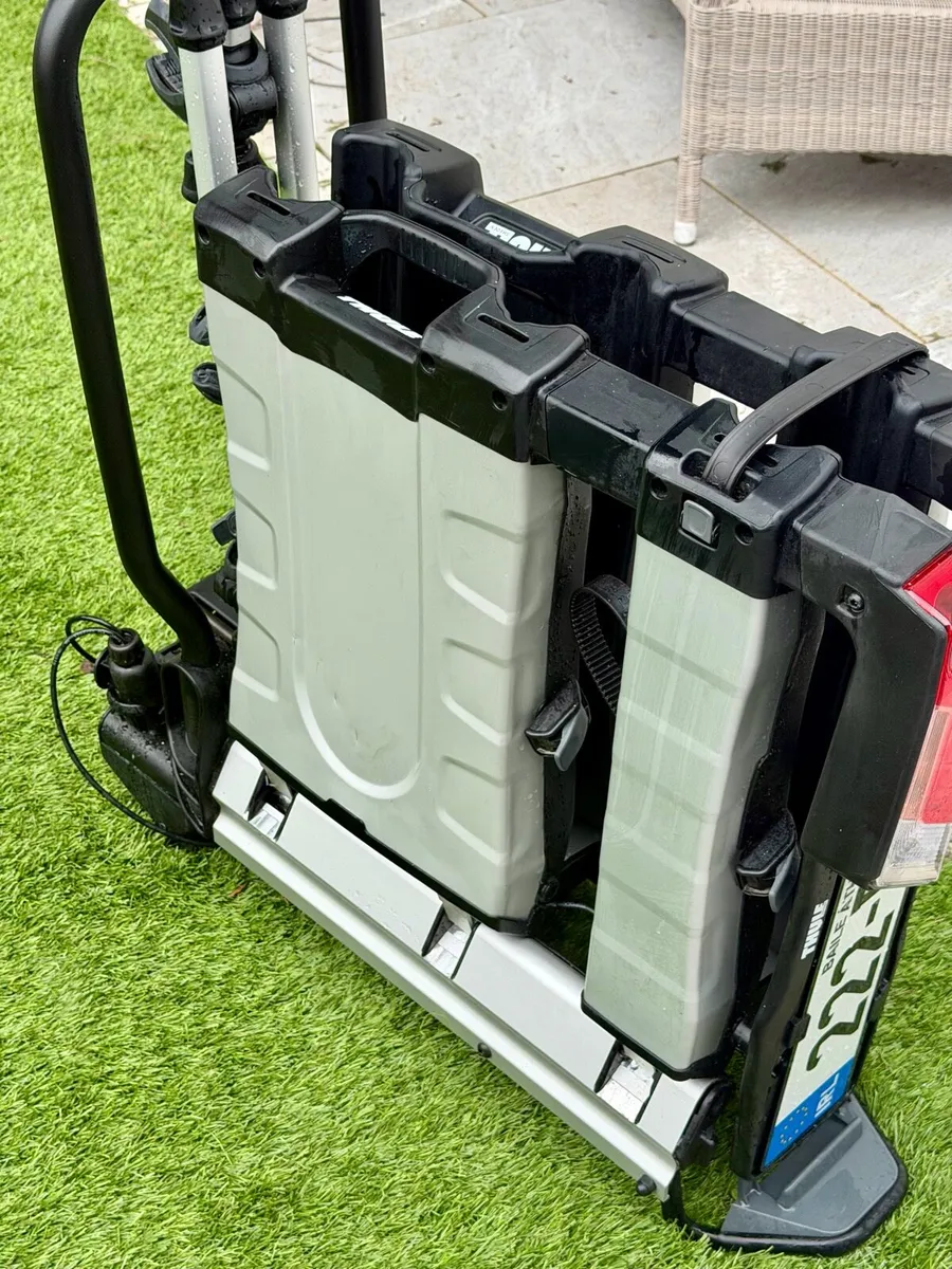 Thule EasyFold XT 3 Towball Bike Carrier - Image 2