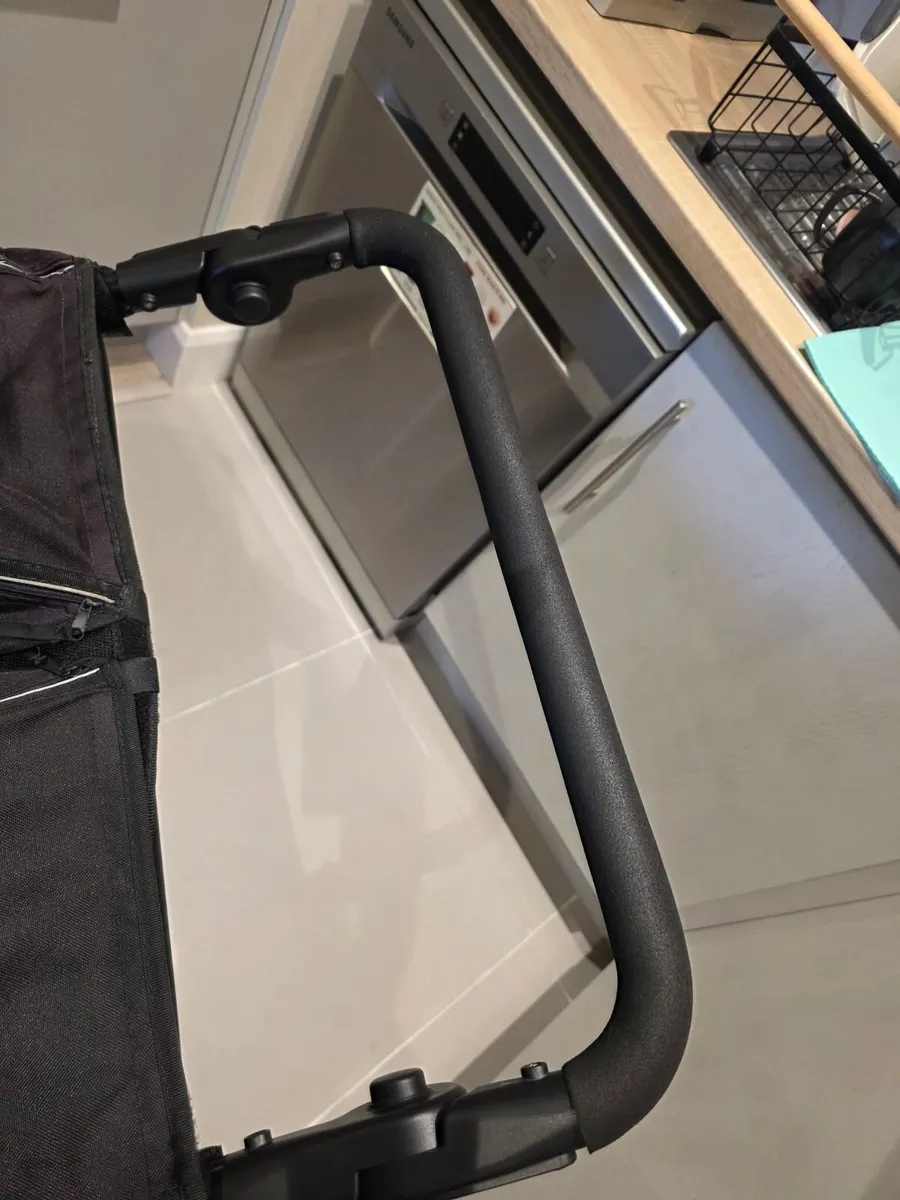 Super Clean Out N About Double stroller - Image 2