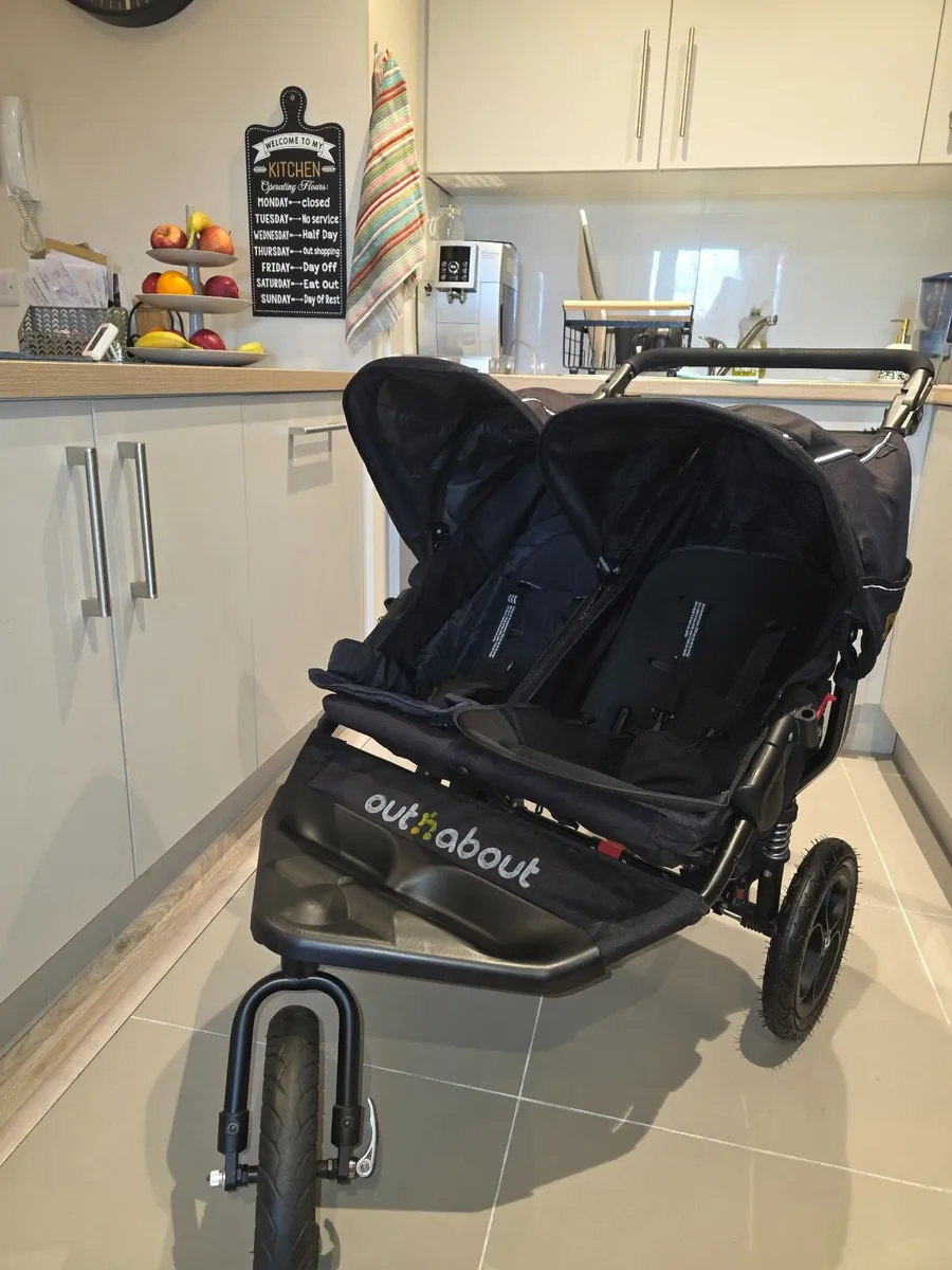 Super Clean Out N About Double stroller - Image 3
