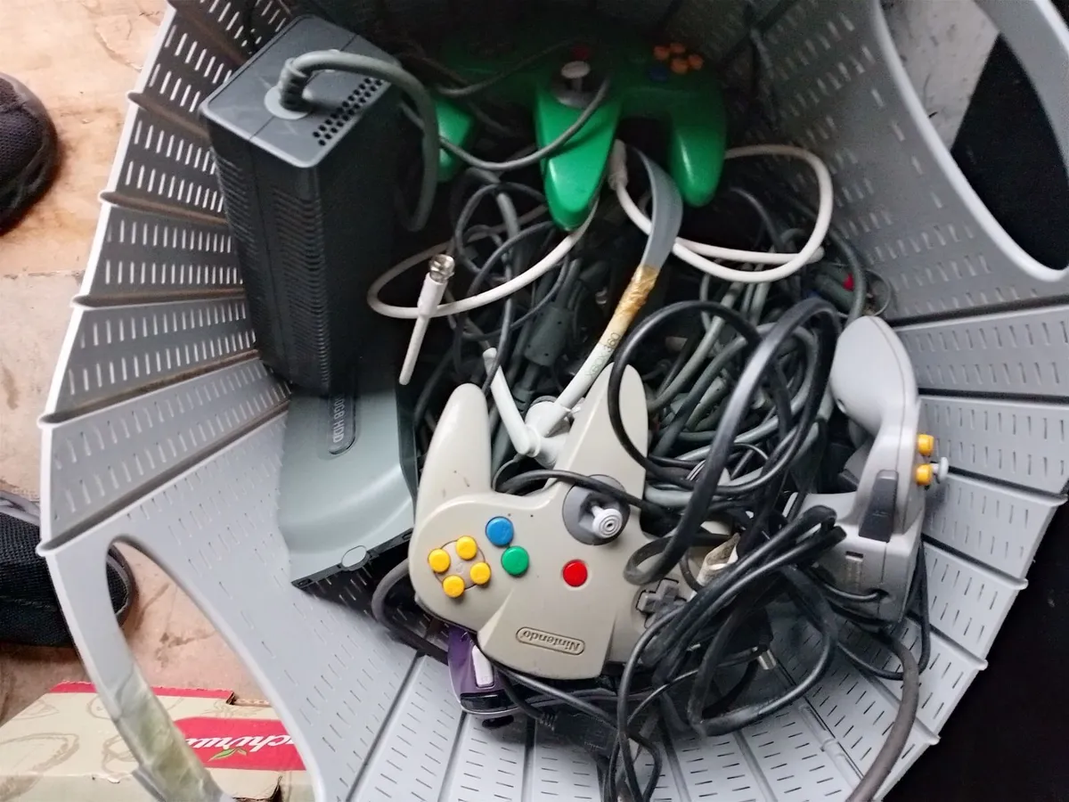 Game controllers - Image 2